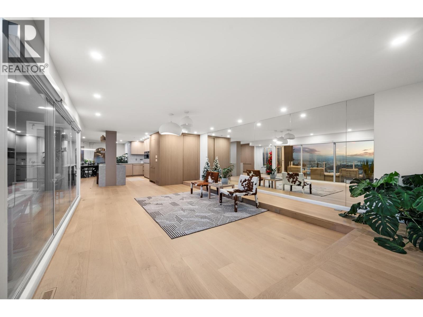 4863 Cambridge Street, Burnaby, British Columbia  V5C 1H9 - Photo 6 - R3073915