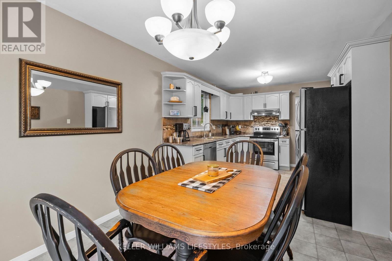 598 Harris Circle, Strathroy-Caradoc, Ontario  N7G 4H3 - Photo 18 - X12459681