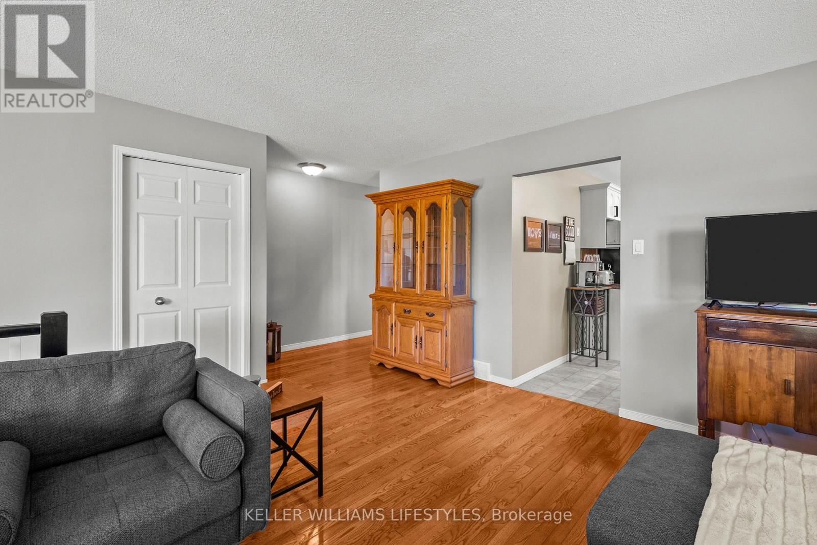 Photo 14 of 47 for 598 Harris Circle