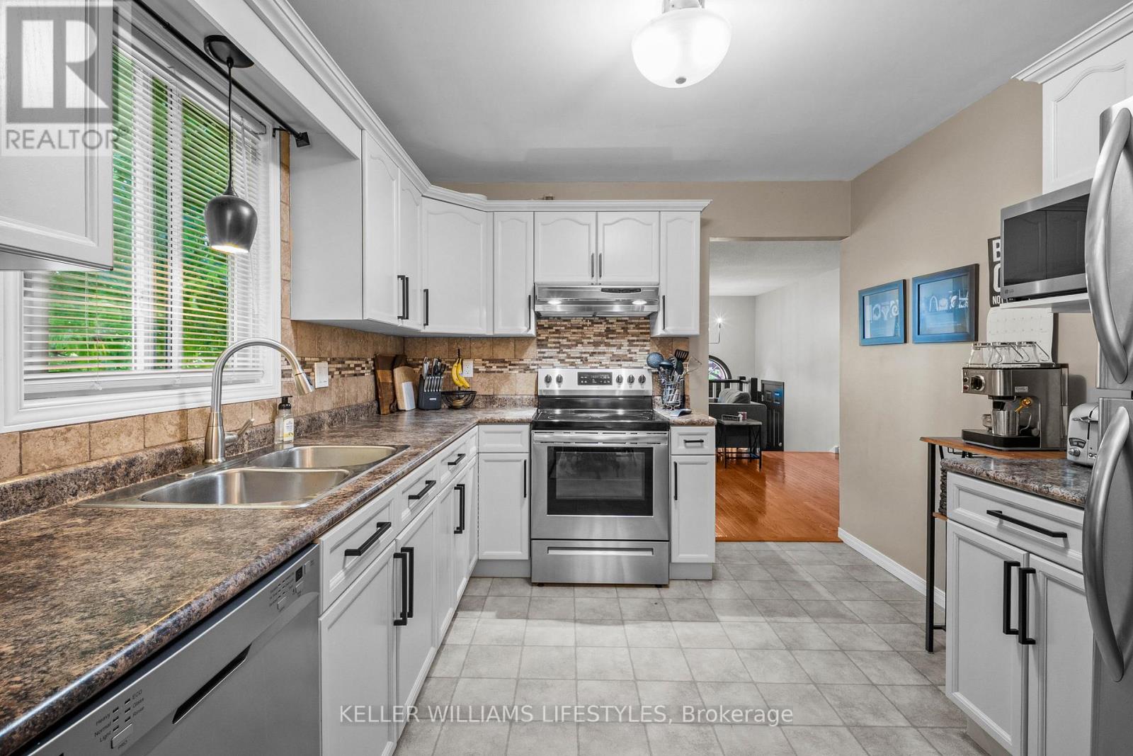 598 Harris Circle, Strathroy-Caradoc, Ontario  N7G 4H3 - Photo 20 - X12459681