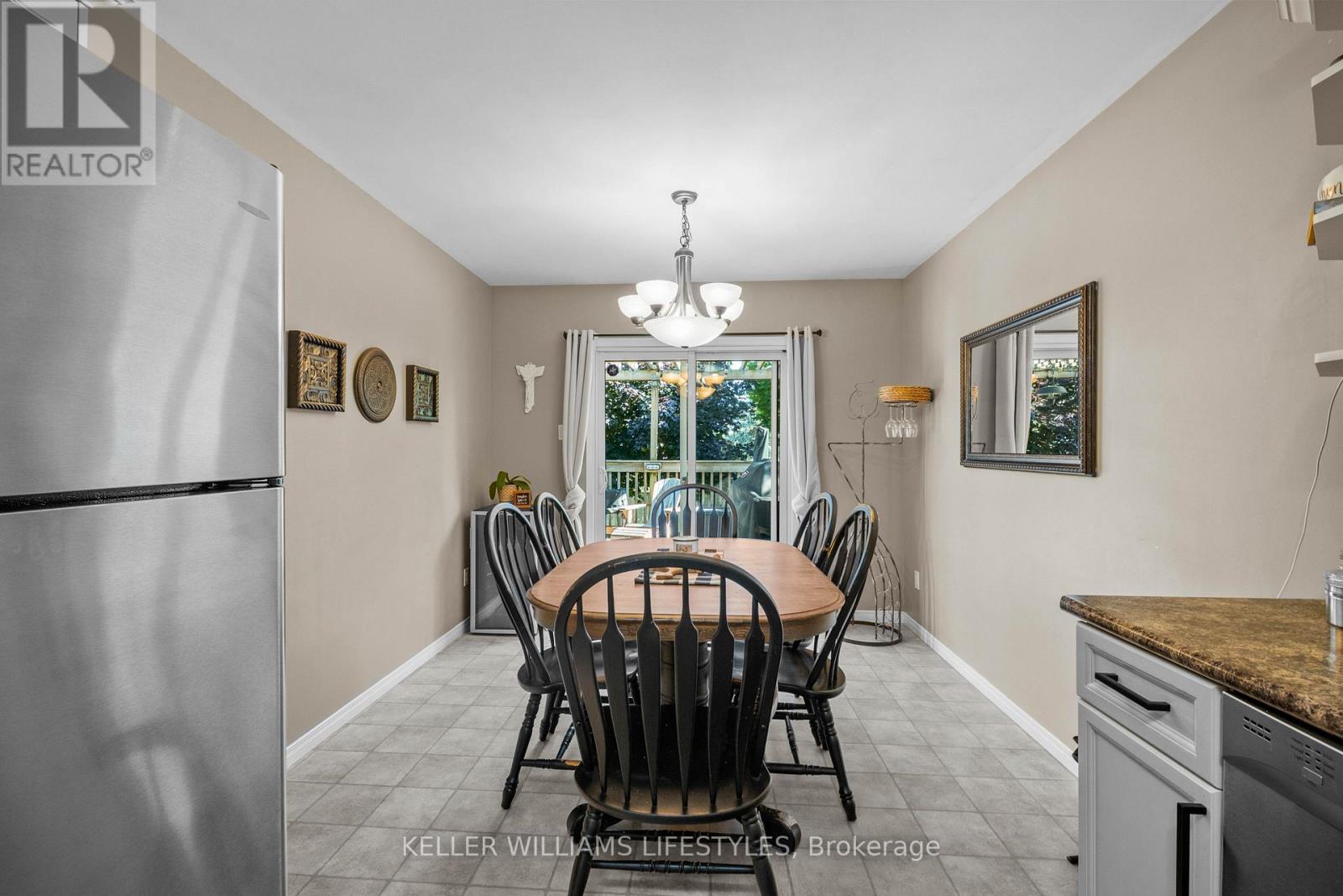 598 Harris Circle, Strathroy-Caradoc, Ontario  N7G 4H3 - Photo 17 - X12459681