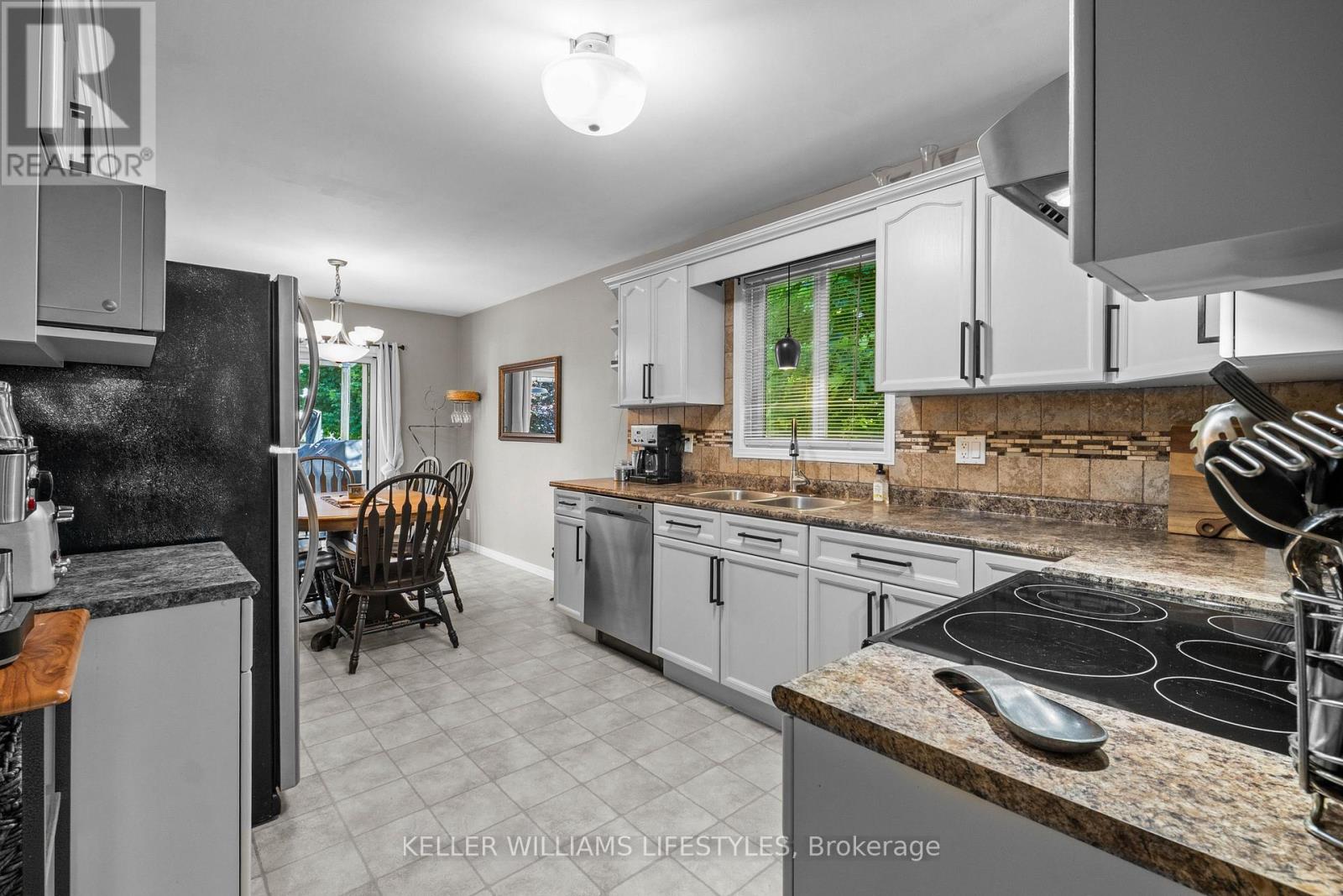 598 Harris Circle, Strathroy-Caradoc, Ontario  N7G 4H3 - Photo 16 - X12459681