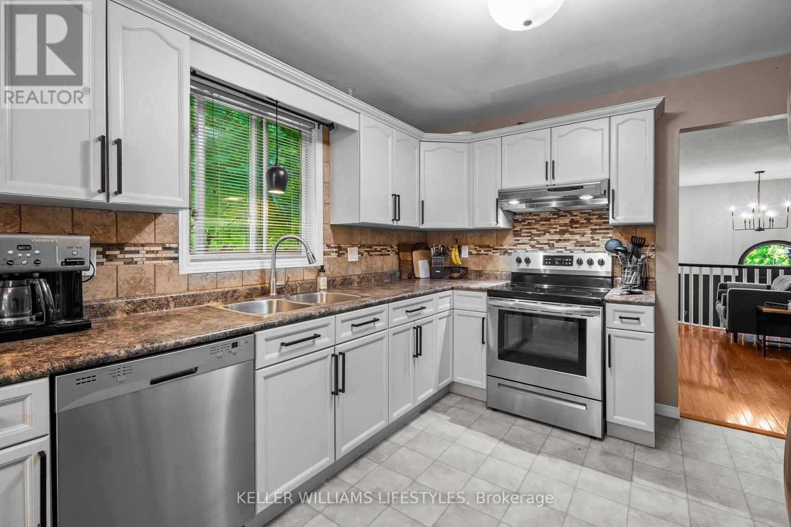 598 Harris Circle, Strathroy-Caradoc, Ontario  N7G 4H3 - Photo 19 - X12459681