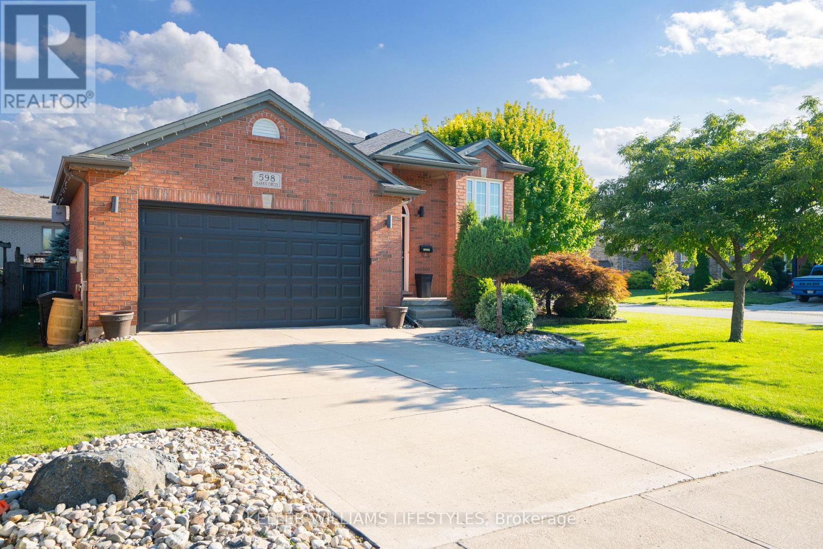 598 Harris Circle, Strathroy-Caradoc, Ontario  N7G 4H3 - Photo 3 - X12459681