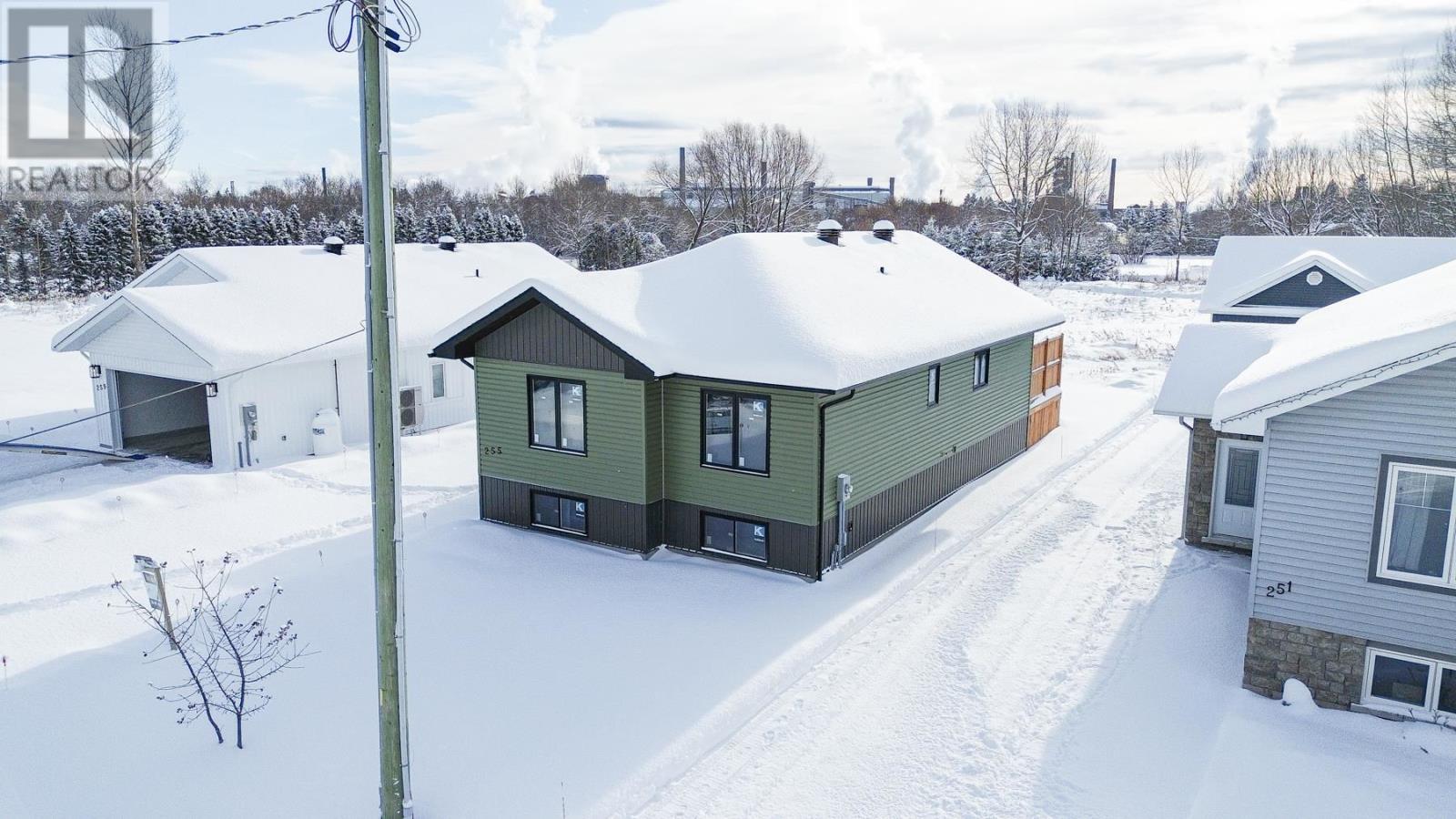 255 East Balfour St, Sault Ste. Marie, Ontario  P6C 1W9 - Photo 6 - SM253420