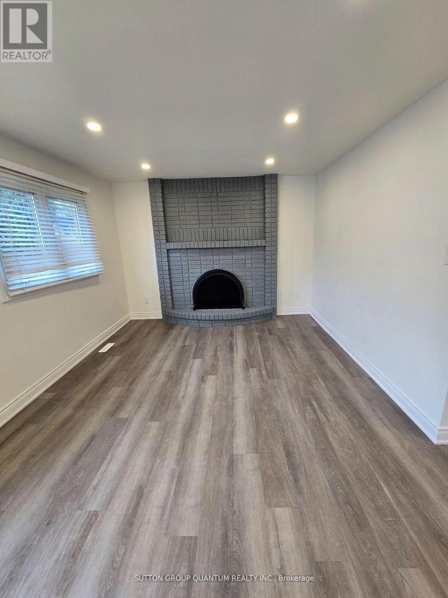 2602 Chisholm Court, Mississauga, Ontario  L5C 3H9 - Photo 5 - W12634848