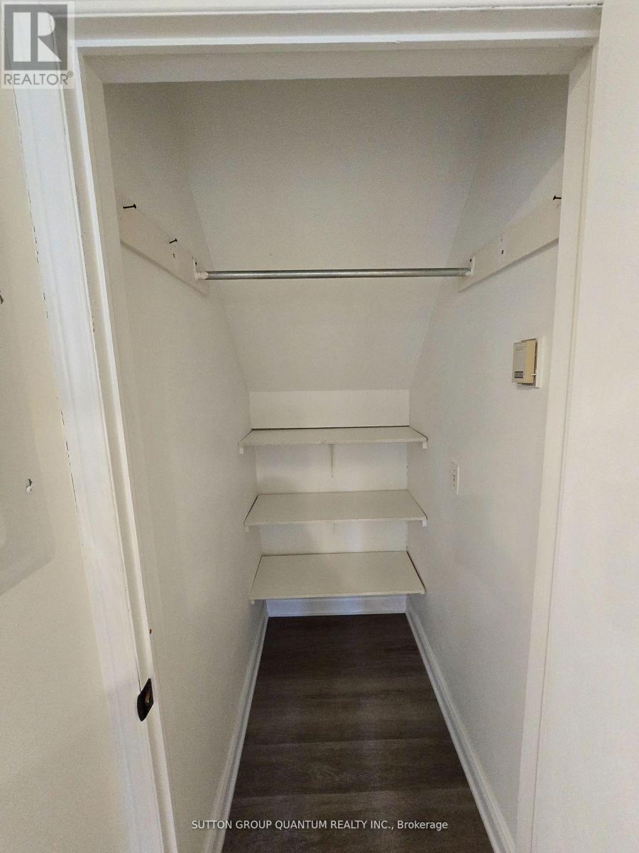 2602 Chisholm Court, Mississauga, Ontario  L5C 3H9 - Photo 8 - W12634848