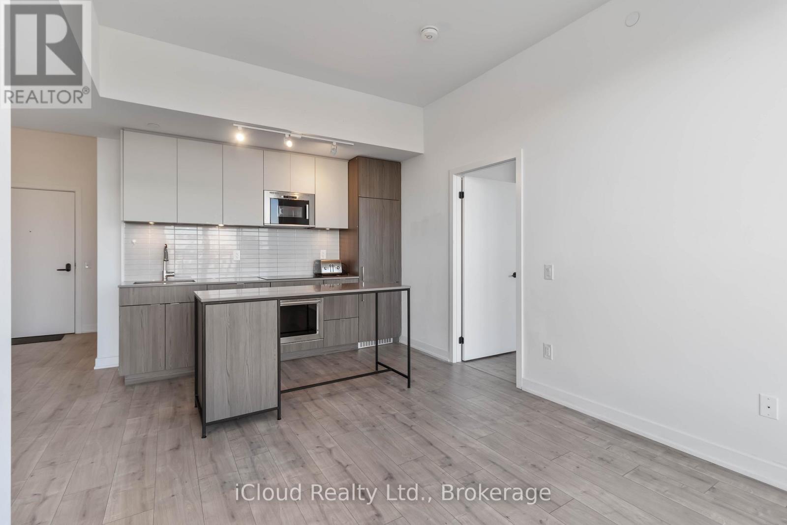 501 - 220 Missinnihe Way, Mississauga, Ontario  L5H 0A9 - Photo 13 - W12634866