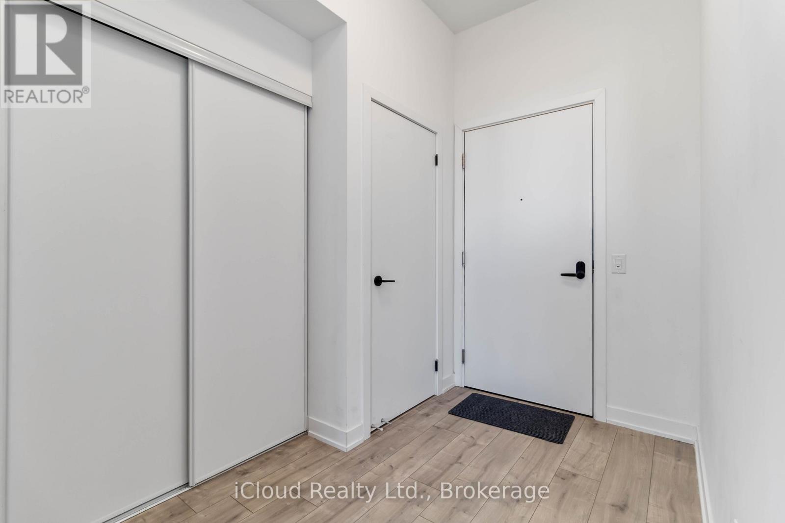 501 - 220 Missinnihe Way, Mississauga, Ontario  L5H 0A9 - Photo 5 - W12634866