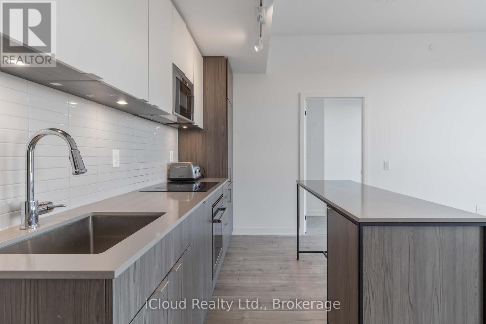 501 - 220 Missinnihe Way, Mississauga, Ontario  L5H 0A9 - Photo 8 - W12634866