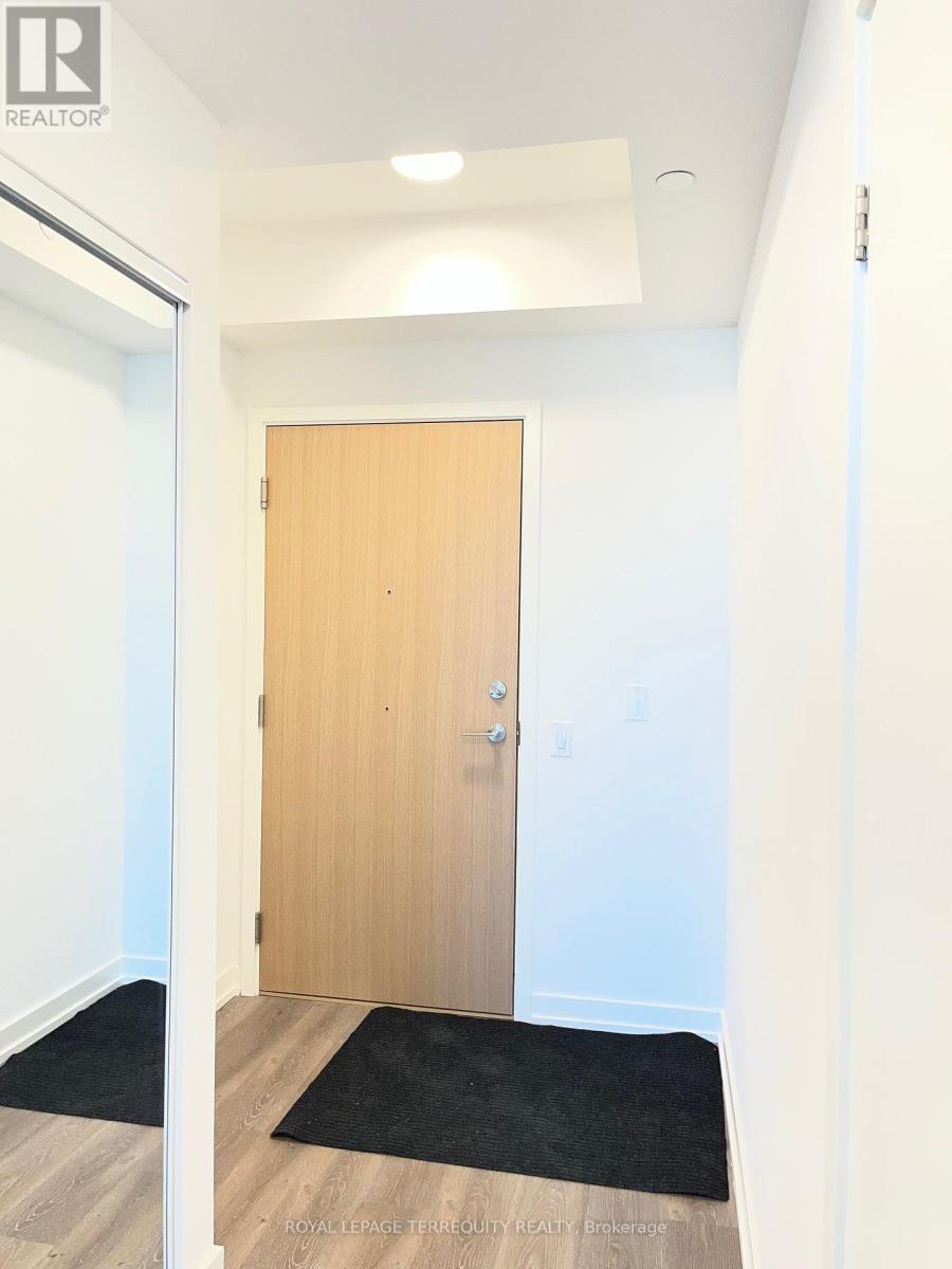 3412 - 395 Square One Drive, Mississauga, Ontario  L5B 0P6 - Photo 2 - W12634868