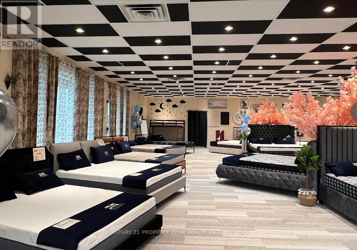 1 - 268 Rutherford Road S, Brampton, Ontario  L6W 3L2 - Photo 2 - W12634908