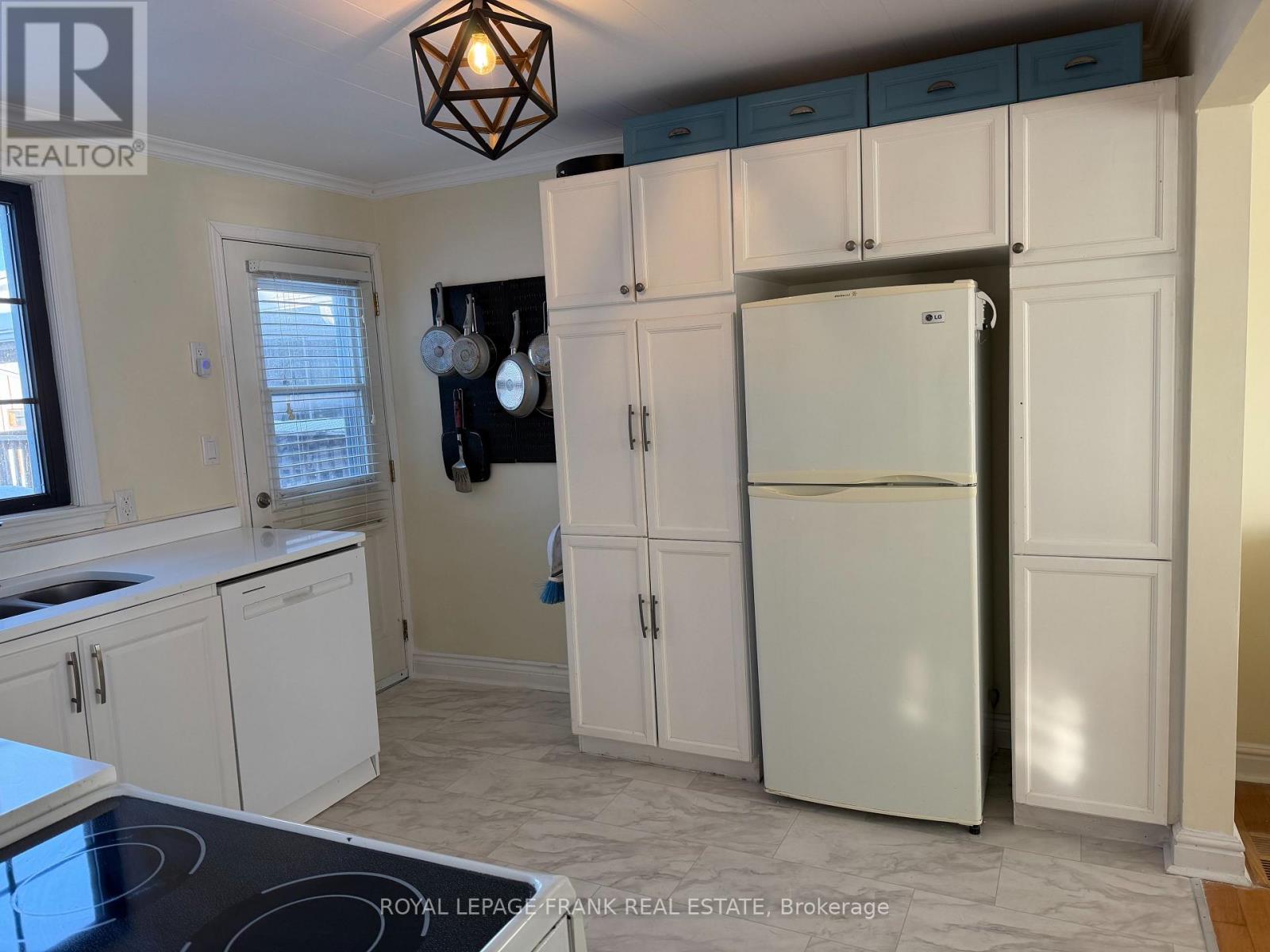 246 Lake Street, Cobourg, Ontario K9A 1R5 - Photo 3 - X12634950