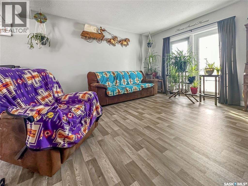 509 5th Avenue, Whitewood, Saskatchewan  S0G 5C0 - Photo 9 - SK022472