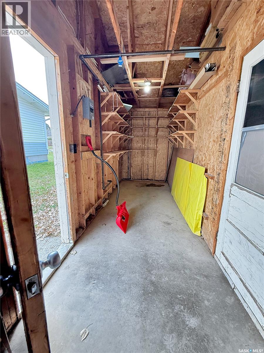 509 5th Avenue, Whitewood, Saskatchewan  S0G 5C0 - Photo 30 - SK022472