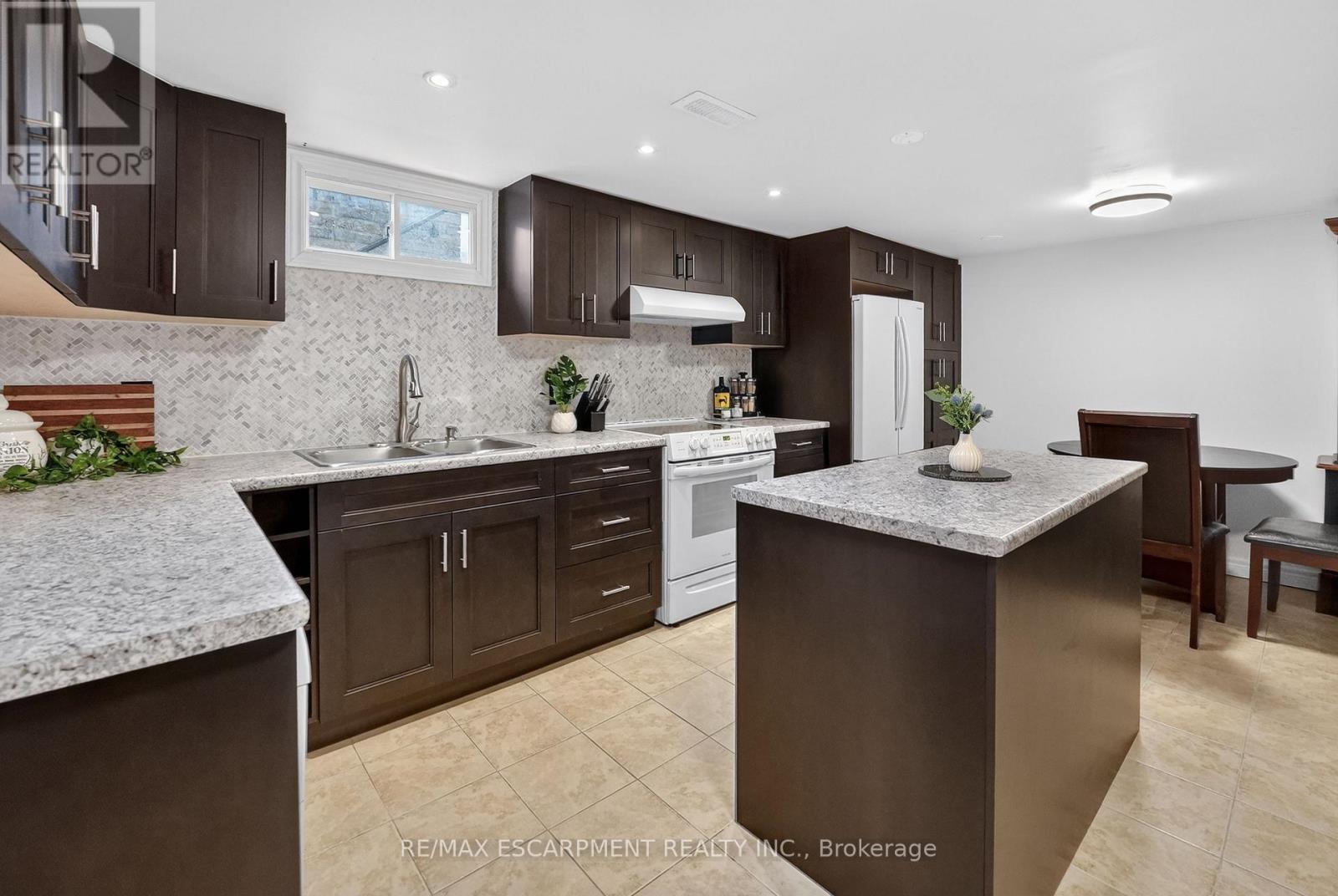 8162 Lynhurst Drive, Niagara Falls, Ontario  L2H 2A2 - Photo 19 - X12634838