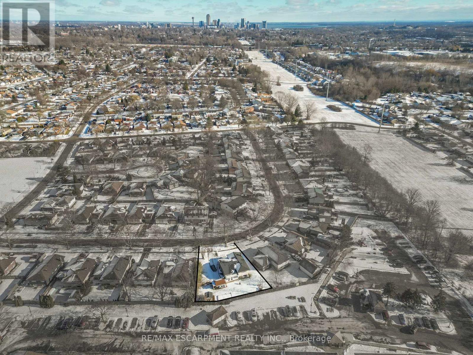 8162 Lynhurst Drive, Niagara Falls, Ontario  L2H 2A2 - Photo 30 - X12634838