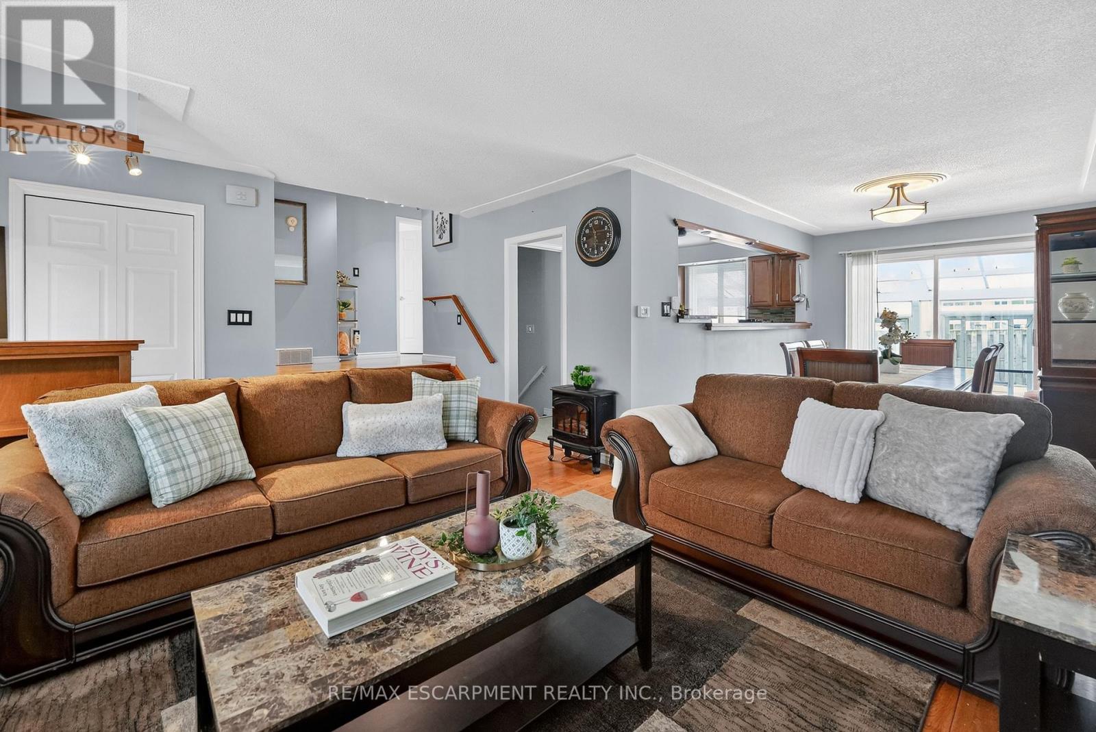 8162 Lynhurst Drive, Niagara Falls, Ontario  L2H 2A2 - Photo 5 - X12634838