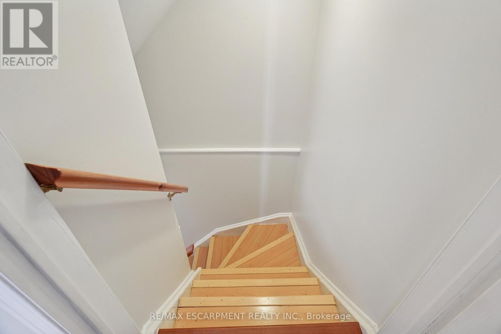 7 Birchway Place, Halton Hills, Ontario  L7J 2X4 - Photo 32 - W12605964