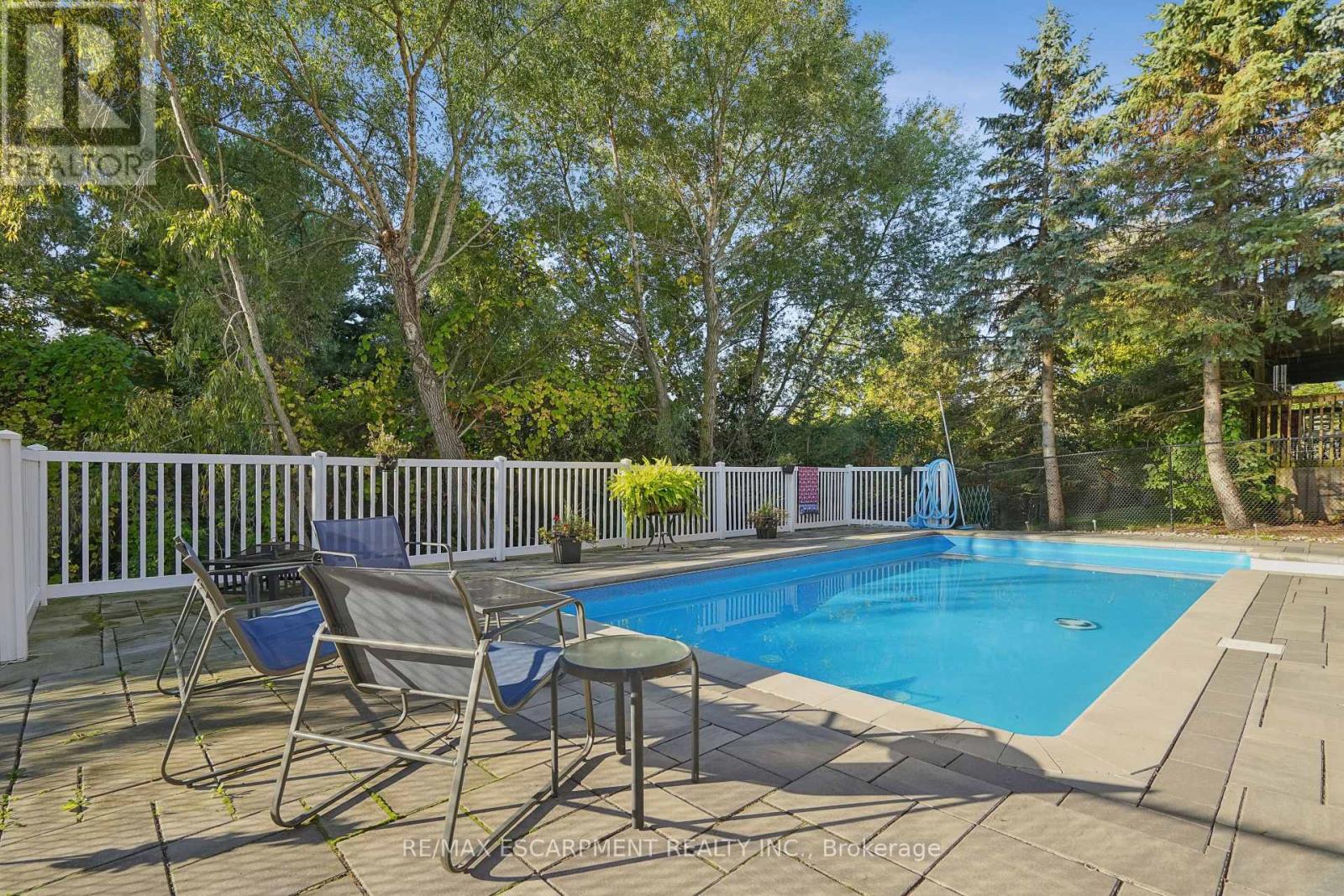 7 Birchway Place, Halton Hills, Ontario  L7J 2X4 - Photo 3 - W12605964