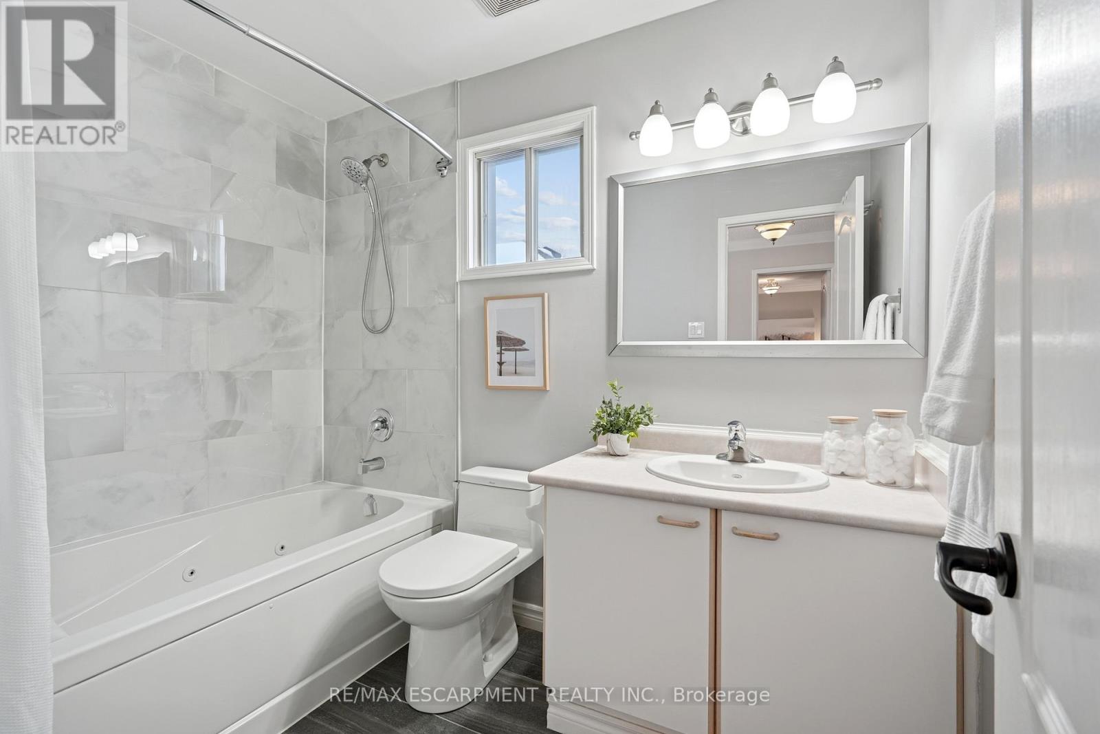 7 Birchway Place, Halton Hills, Ontario  L7J 2X4 - Photo 25 - W12605964