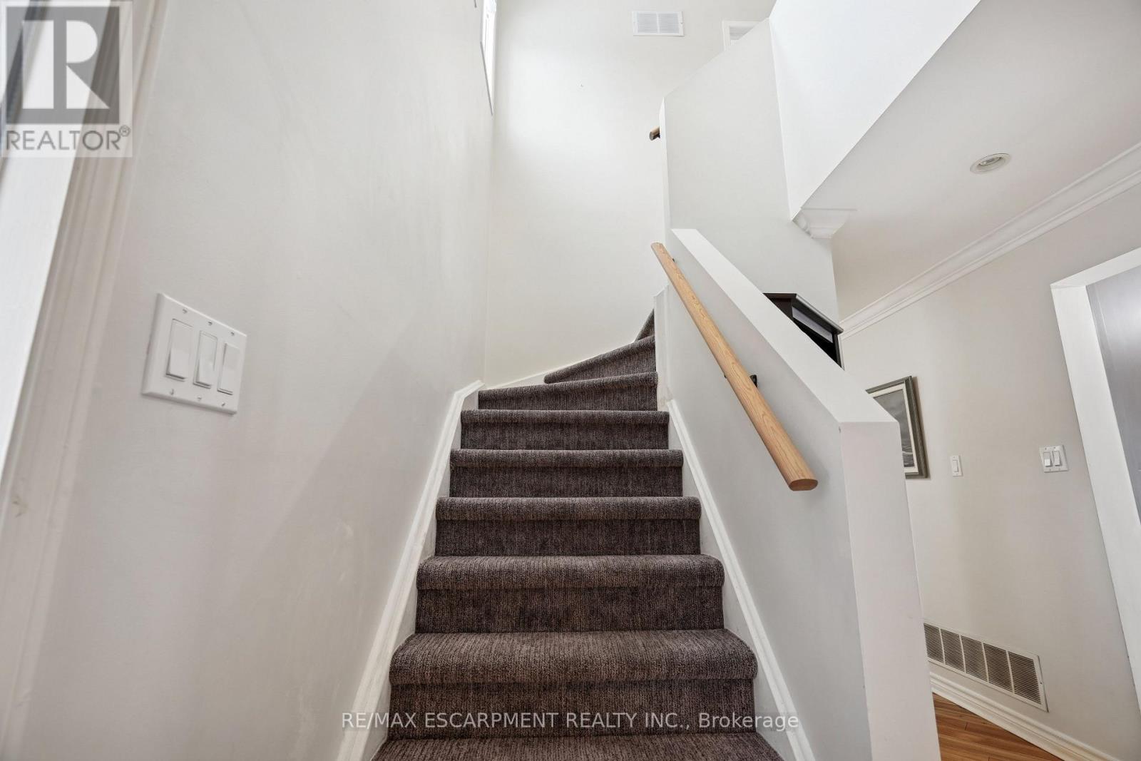 7 Birchway Place, Halton Hills, Ontario  L7J 2X4 - Photo 26 - W12605964