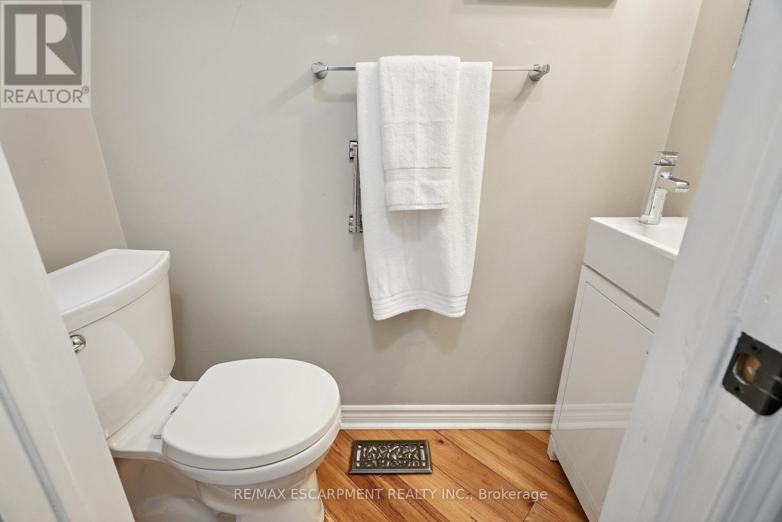 7 Birchway Place, Halton Hills, Ontario  L7J 2X4 - Photo 22 - W12605964