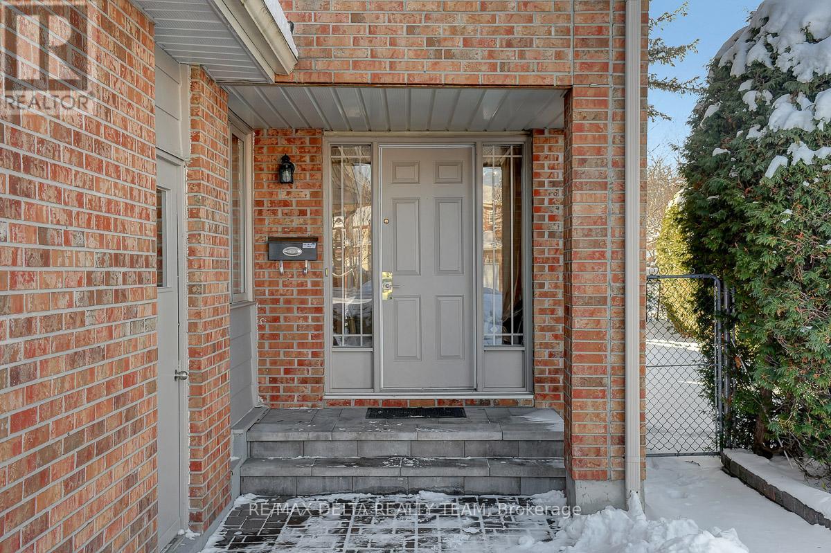 6096 Meadowhill Crescent, Ottawa, Ontario  K1C 5R8 - Photo 2 - X12634916