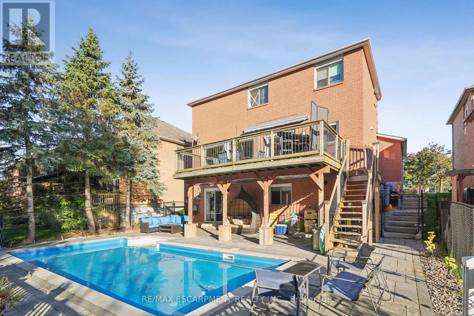 7 Birchway Place, Halton Hills, Ontario  L7J 2X4 - Photo 4 - W12605964