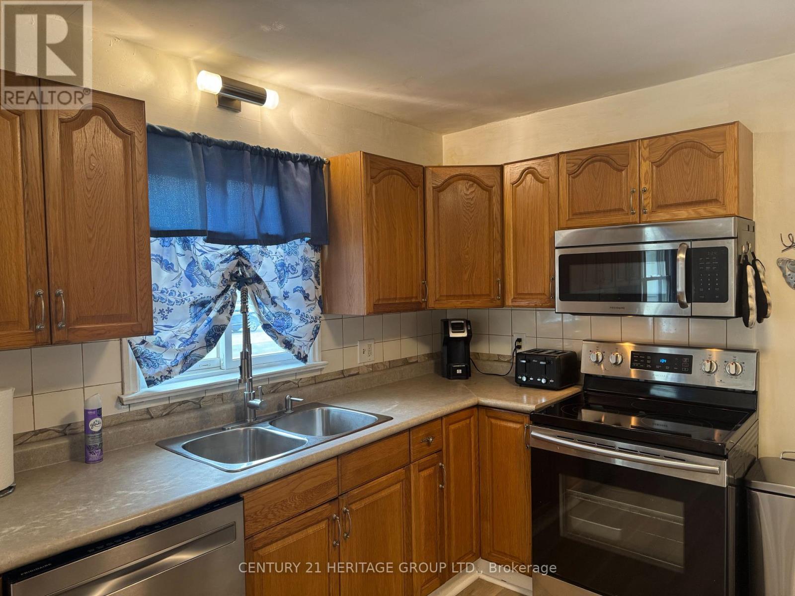 471 Geneva Street, St. Catharines, Ontario  L2N 2H4 - Photo 7 - X12279682