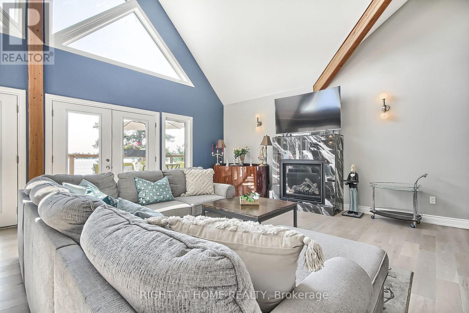 26 Beach Road, Kawartha Lakes, Ontario  K0M 2C0 - Photo 14 - X12396312