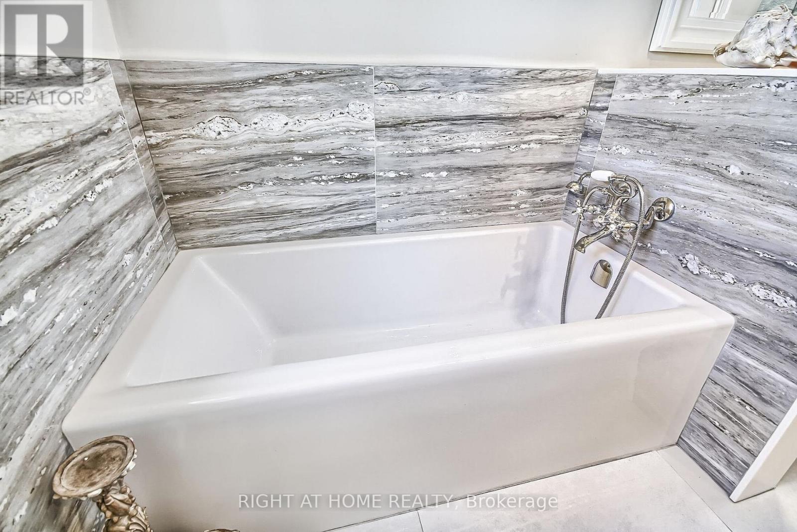 26 Beach Road, Kawartha Lakes, Ontario  K0M 2C0 - Photo 39 - X12396312