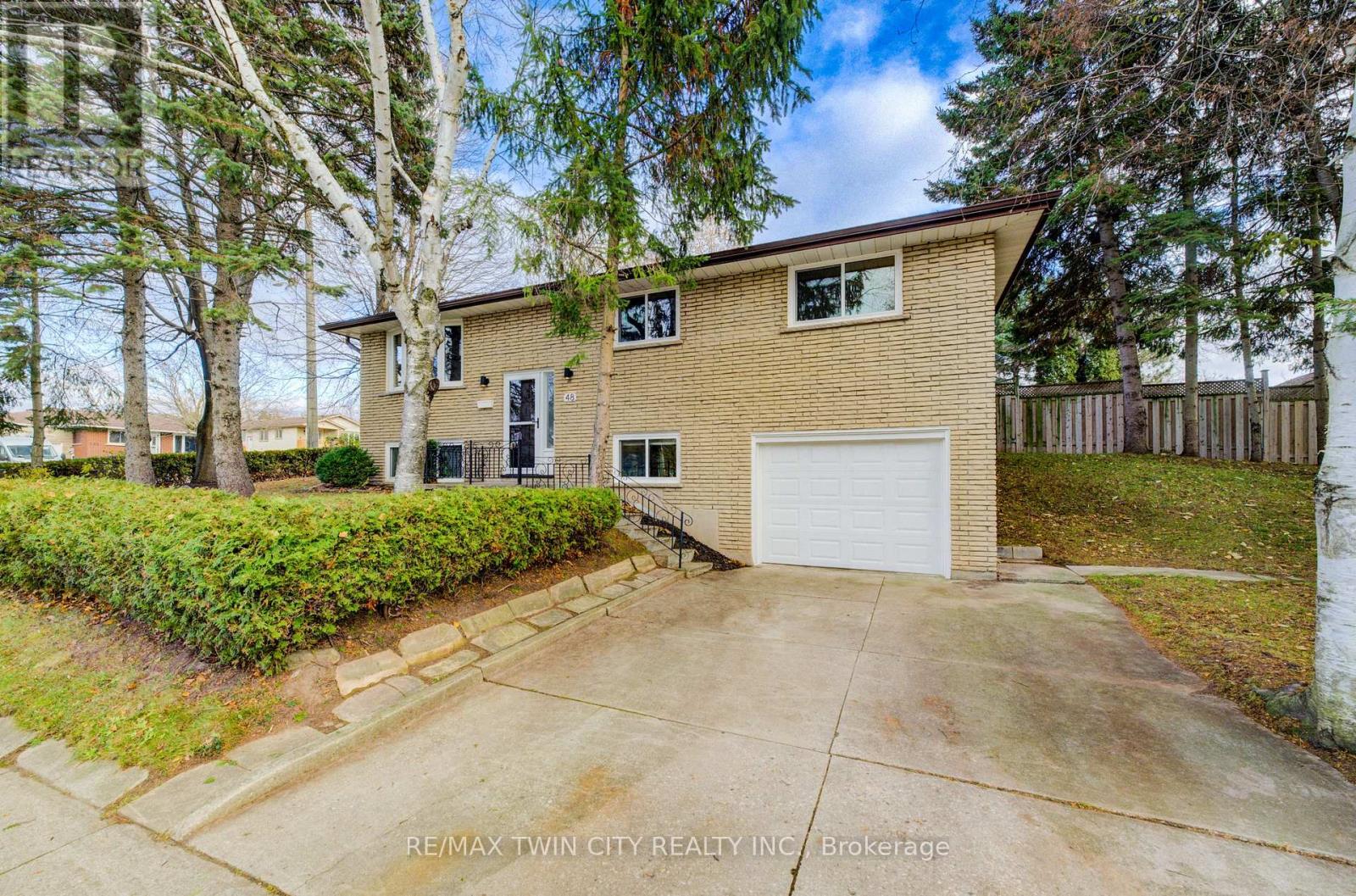 48 Mark Crescent, Cambridge, Ontario  N1S 4A3 - Photo 2 - X12579684