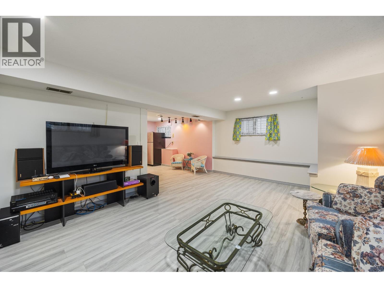 8255 18th Avenue, Burnaby, British Columbia  V3N 1K4 - Photo 21 - R3073851