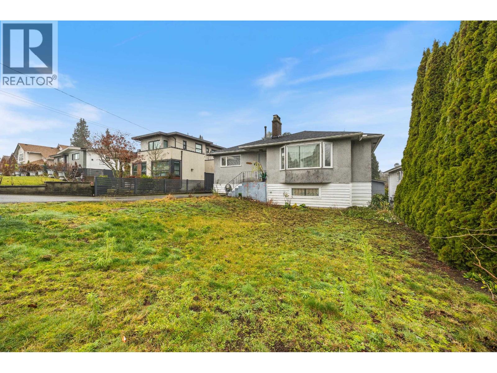 8255 18th Avenue, Burnaby, British Columbia  V3N 1K4 - Photo 3 - R3073851