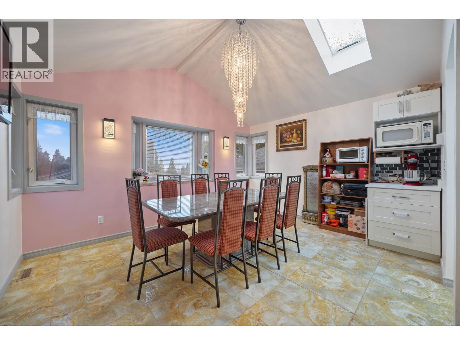 8255 18th Avenue, Burnaby, British Columbia  V3N 1K4 - Photo 12 - R3073851