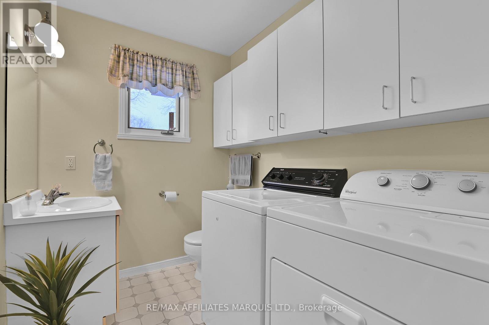 1408 Holy Cross Boulevard, Cornwall, Ontario K6H 6Z4 - Photo 10 - X12635070