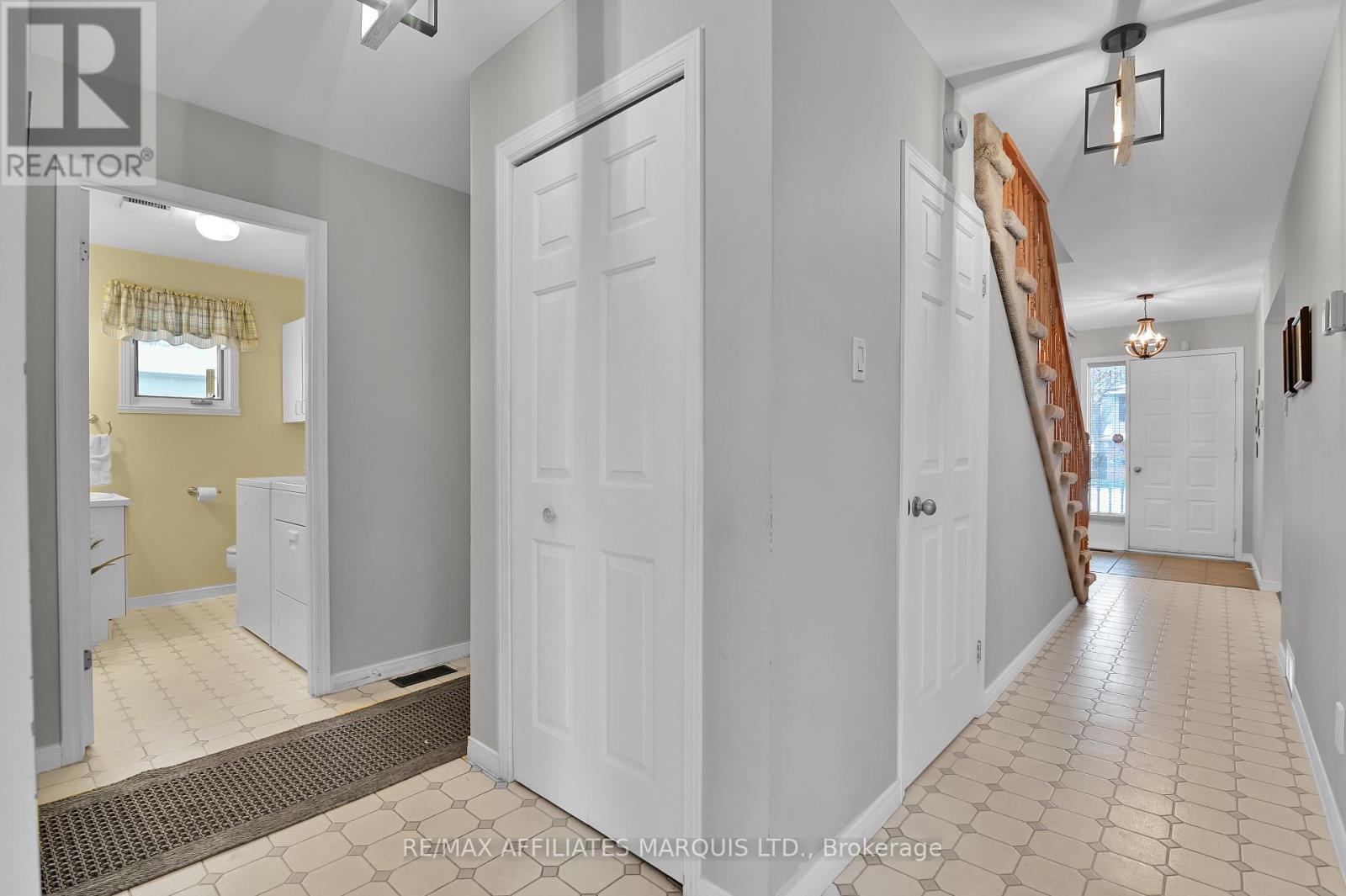 1408 Holy Cross Boulevard, Cornwall, Ontario K6H 6Z4 - Photo 9 - X12635070