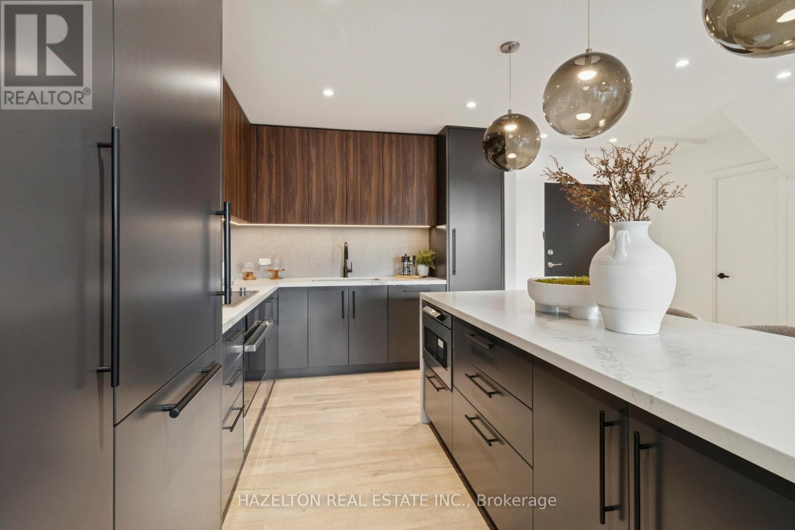 405 - 55a Avenue Road, Toronto, Ontario  M5R 3L2 - Photo 8 - C12634920