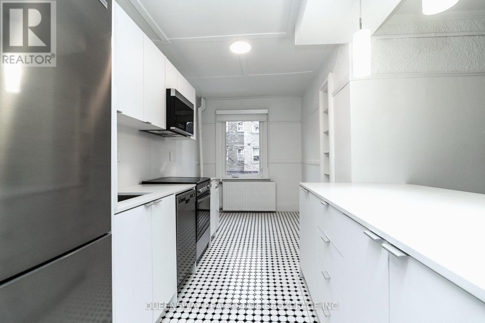 18 - 100 VAUGHAN ROAD, Toronto, Ontario