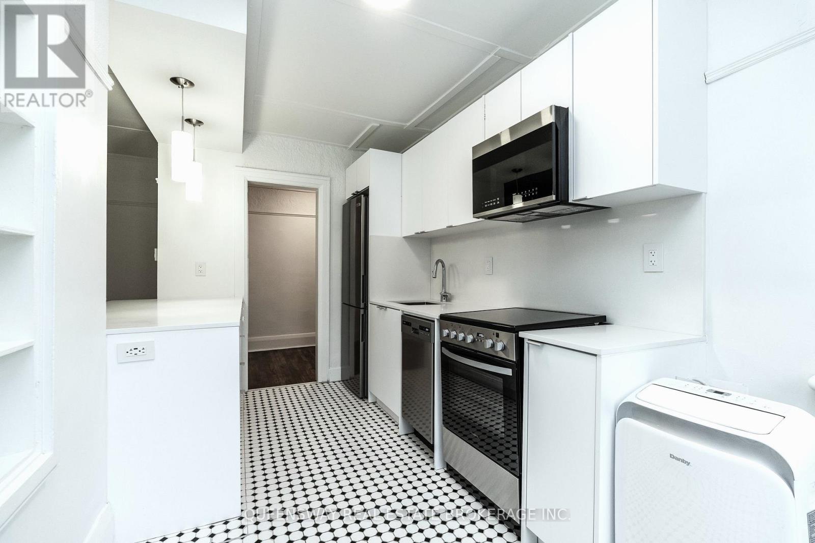 18 - 100 Vaughan Road, Toronto, Ontario  M6C 2M1 - Photo 2 - C12634968