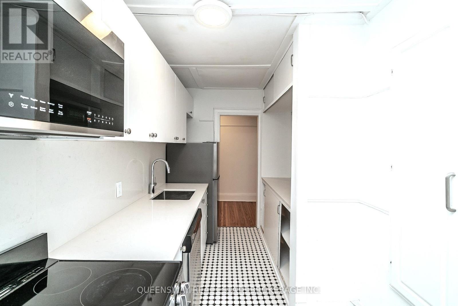 17 - 100 Vaughan Road, Toronto, Ontario  M6C 2M1 - Photo 4 - C12634970