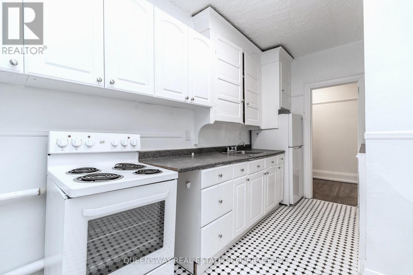 25 - 100 Vaughan Road, Toronto, Ontario  M6C 2M1 - Photo 4 - C12634976