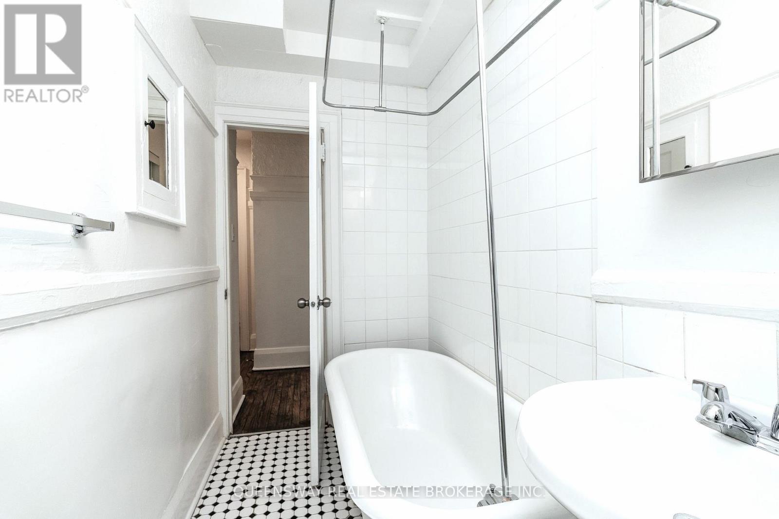 11 - 100 Vaughan Road, Toronto, Ontario  M6C 2M1 - Photo 10 - C12634978