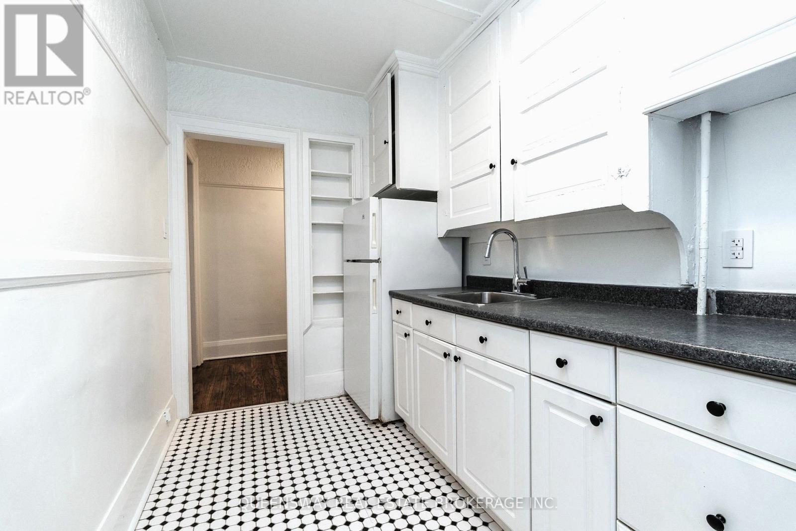 11 - 100 Vaughan Road, Toronto, Ontario  M6C 2M1 - Photo 4 - C12634978