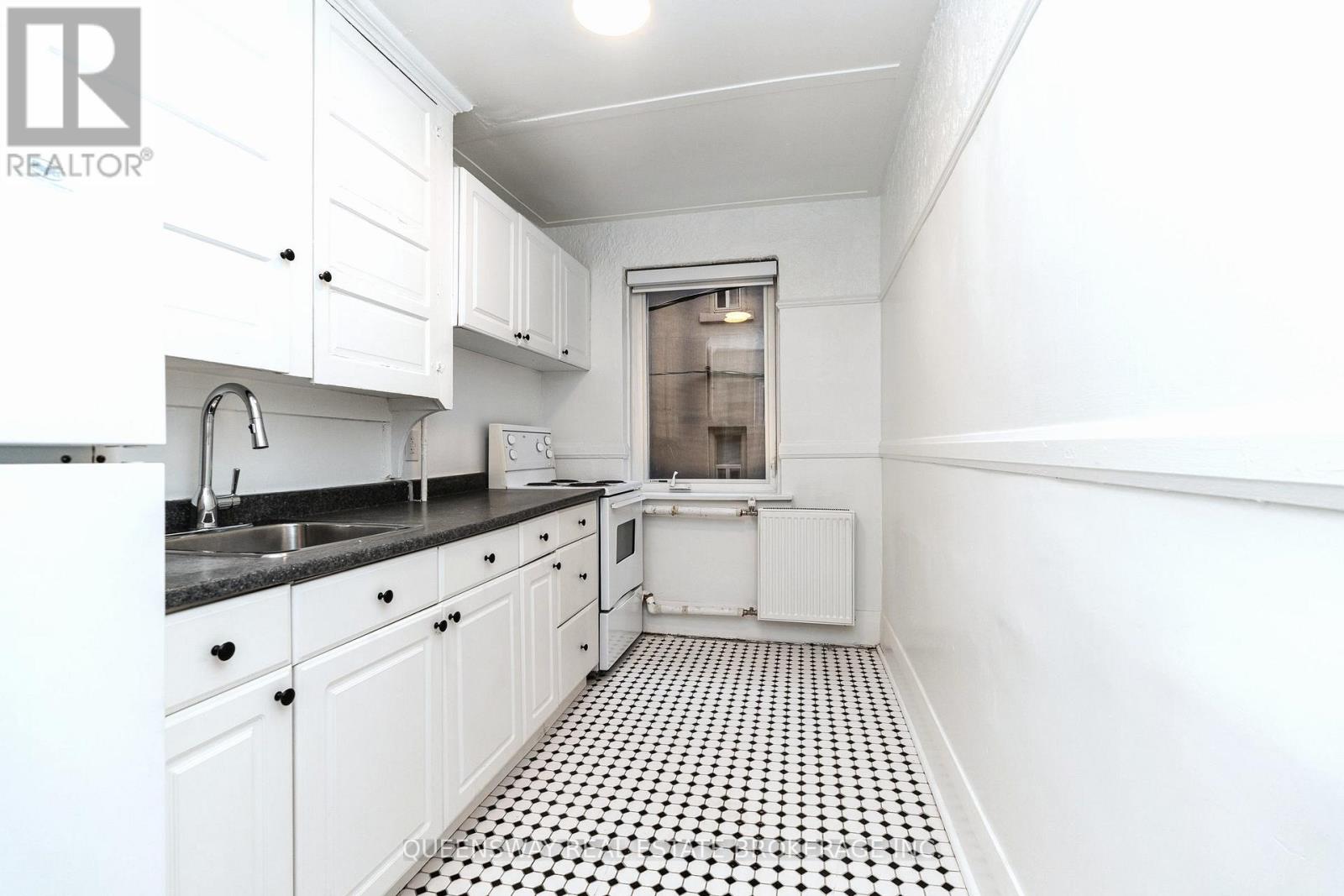 11 - 100 Vaughan Road, Toronto, Ontario  M6C 2M1 - Photo 5 - C12634978