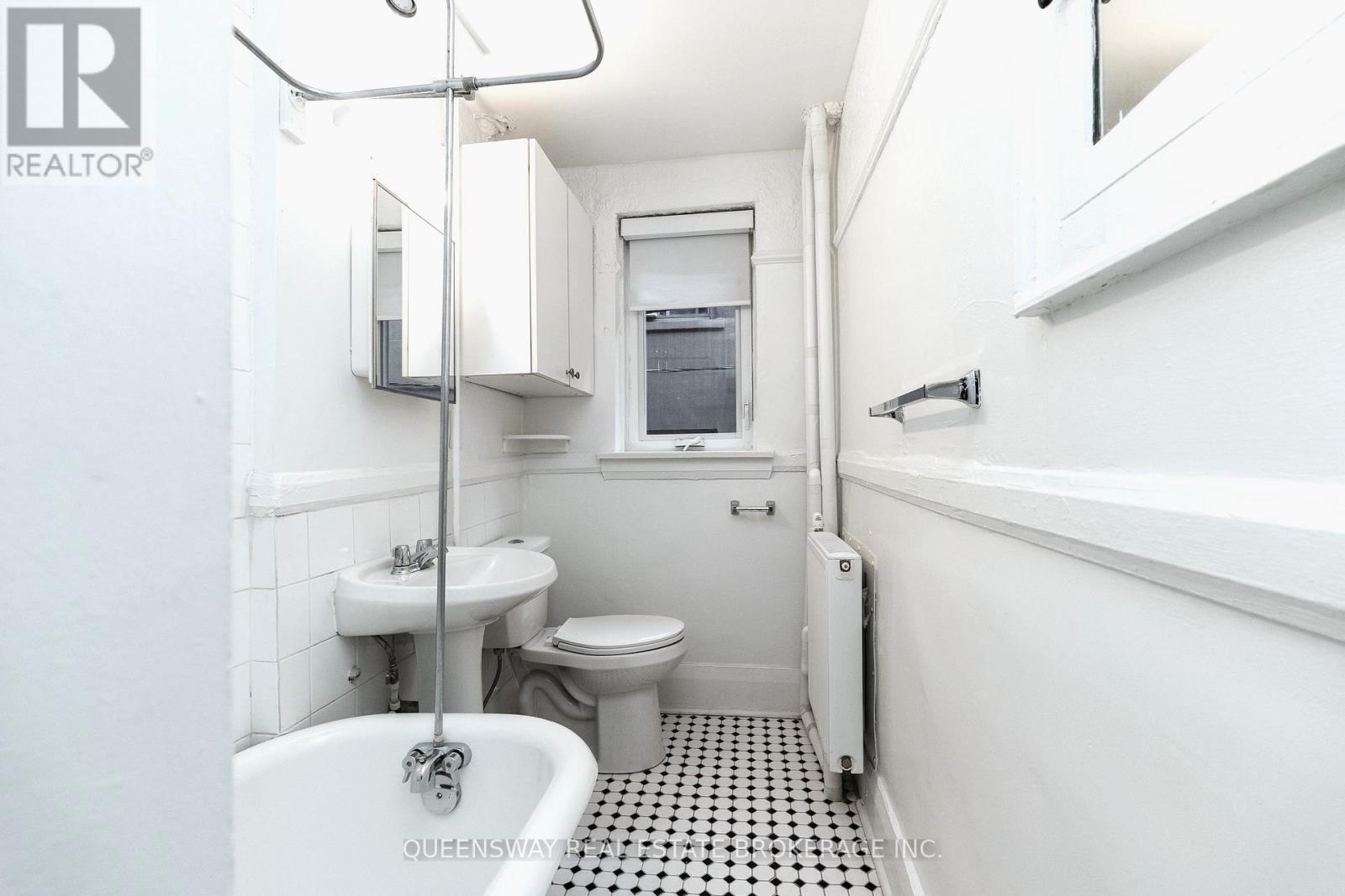 11 - 100 Vaughan Road, Toronto, Ontario  M6C 2M1 - Photo 9 - C12634978