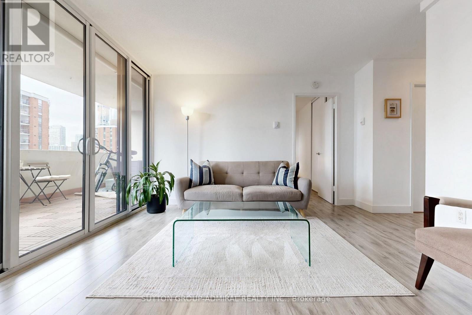 1509 - 40 Homewood Avenue, Toronto (Cabbagetown-South St. James Town), Ontario  M4Y 2K2 - Photo 2 - C12635012