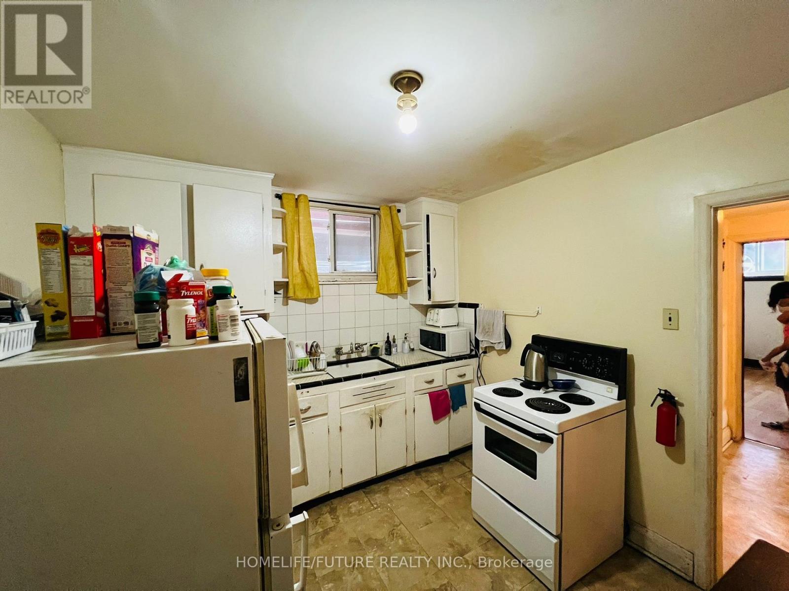 983 Avenue Road, Toronto, Ontario  M5P 2K9 - Photo 4 - C12635064