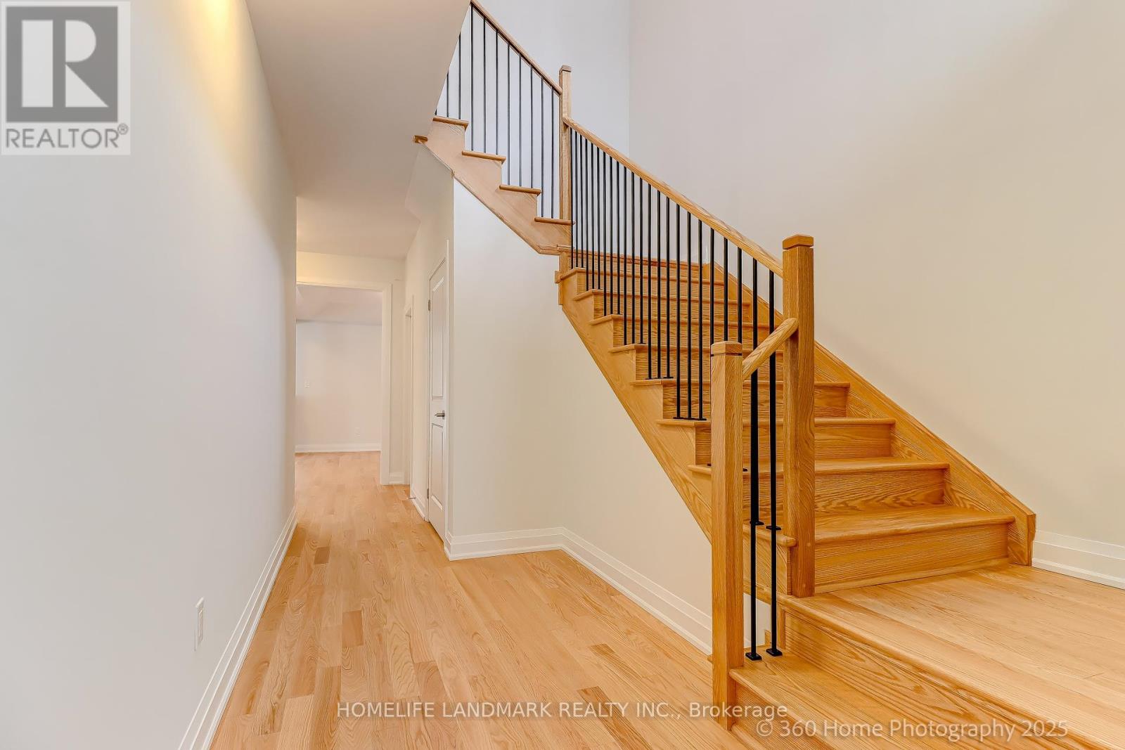 219 Seguin Street, Richmond Hill, Ontario L4E 2Y9 - Photo 2 - N12634930